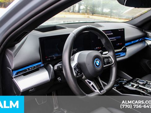 Used 2025 BMW i5 eDrive40i w/ M Sport Package image 32