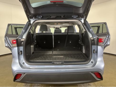 Used 2022 Toyota Highlander XLE image 20