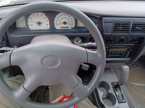 Used 2003 Toyota Tacoma PreRunner RWD image 2