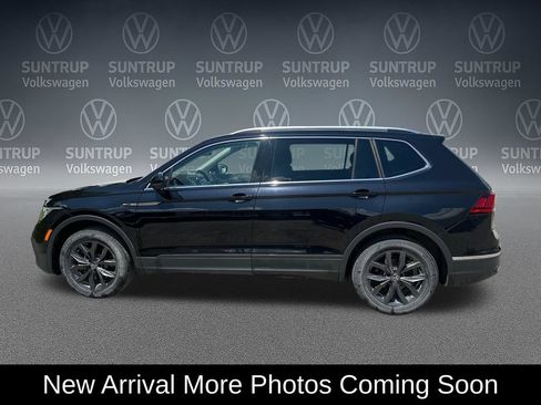 Used 2023 Volkswagen Tiguan SE FWD image 3