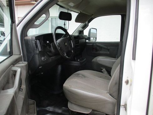 Used 2020 Chevrolet Express 4500 w/ Power Convenience Package image 7