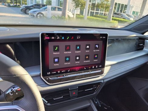 New 2026 Volkswagen Tiguan SE R-Line image 9