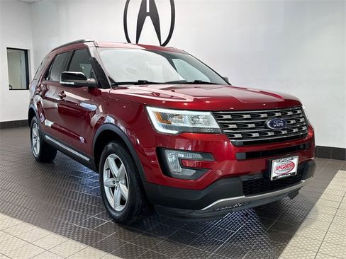 Used 2017 Ford Explorer XLT w/ Equipment Group 202A image 2