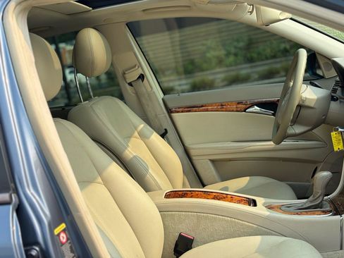 Used 2006 Mercedes-Benz E 350 4MATIC Sedan image 45