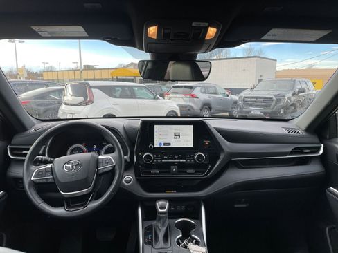 Used 2025 Toyota Highlander XSE image 36