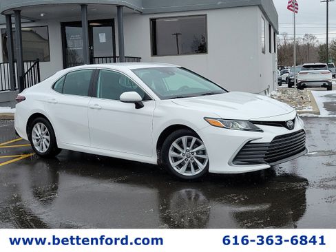 Used 2021 Toyota Camry LE image 1