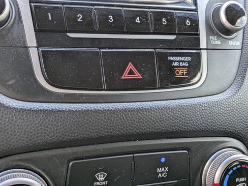 Used 2011 Hyundai Tucson GL image 24