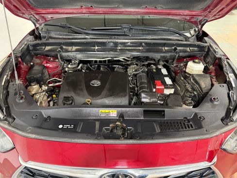 Used 2022 Toyota Highlander Platinum image 11