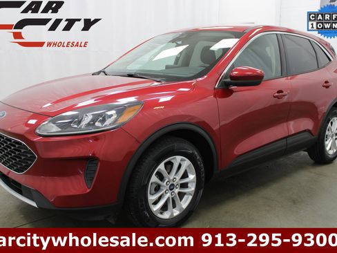 Used 2020 Ford Escape SE image 1