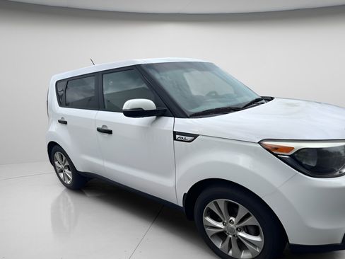 Used 2014 Kia Soul + FWD image 2