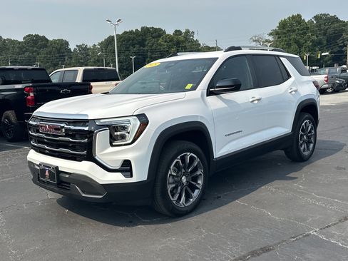 Used 2025 GMC Terrain Elevation w/ Elevation Premium Package FWD image 4