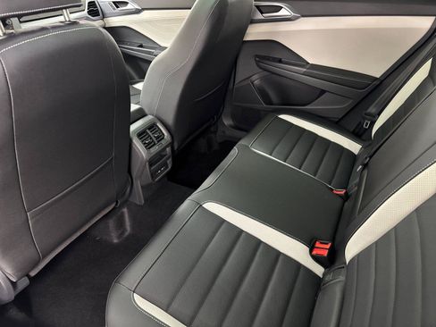 New 2026 Volkswagen Taos SEL AWD/4WD image 11