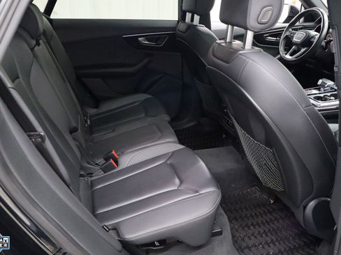 Used 2022 Audi Q8 Premium image 28
