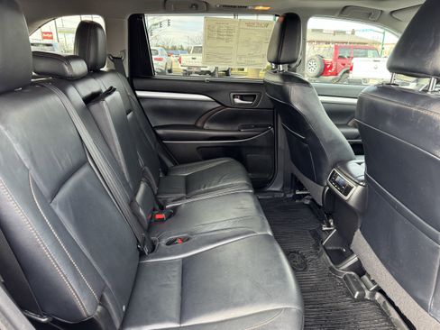 Used 2016 Toyota Highlander XLE image 39