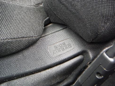 Used 2023 Honda HR-V LX image 13