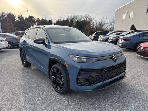 New 2026 Volkswagen Tiguan SE R-Line image 3