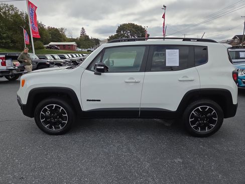 Certified 2023 Jeep Renegade Latitude AWD/4WD image 7
