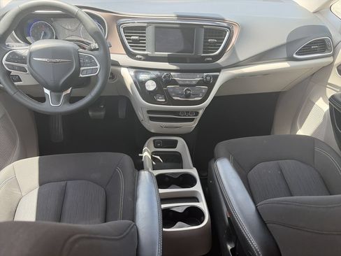 Used 2023 Chrysler Voyager LX FWD image 17