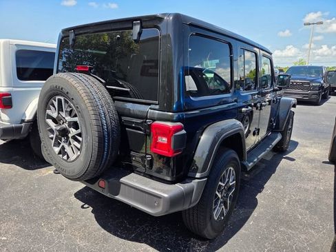 New 2026 Jeep Wrangler Unlimited Sahara AWD/4WD image 5