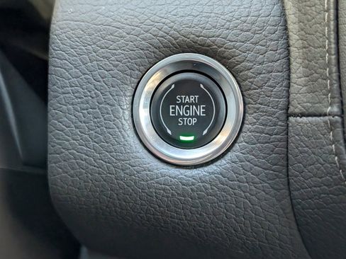 Used 2021 GMC Yukon Denali w/ Denali Premium Package image 13