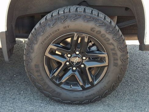 Used 2024 Chevrolet Silverado 1500 LT Trail Boss w/ Convenience Package II AWD/4WD image 11