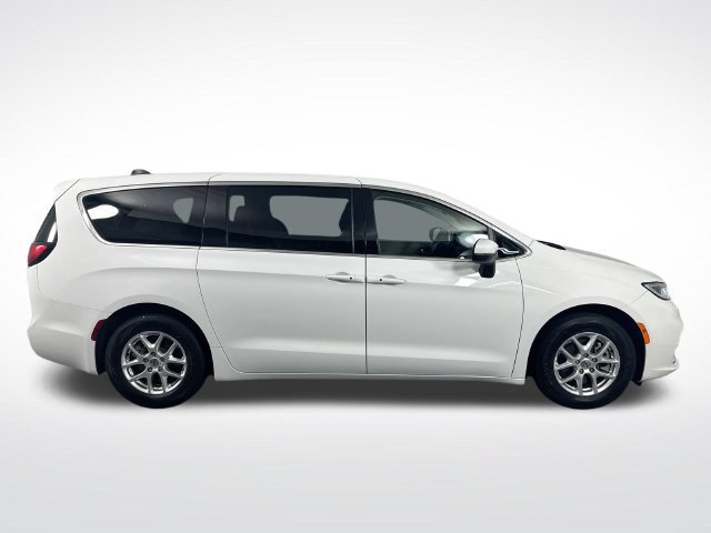 Used 2023 Chrysler Pacifica Touring-L FWD image 36