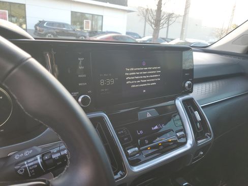 Used 2023 Kia Sorento SX image 22