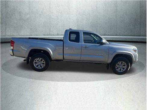 Used 2017 Toyota Tacoma SR5 image 6
