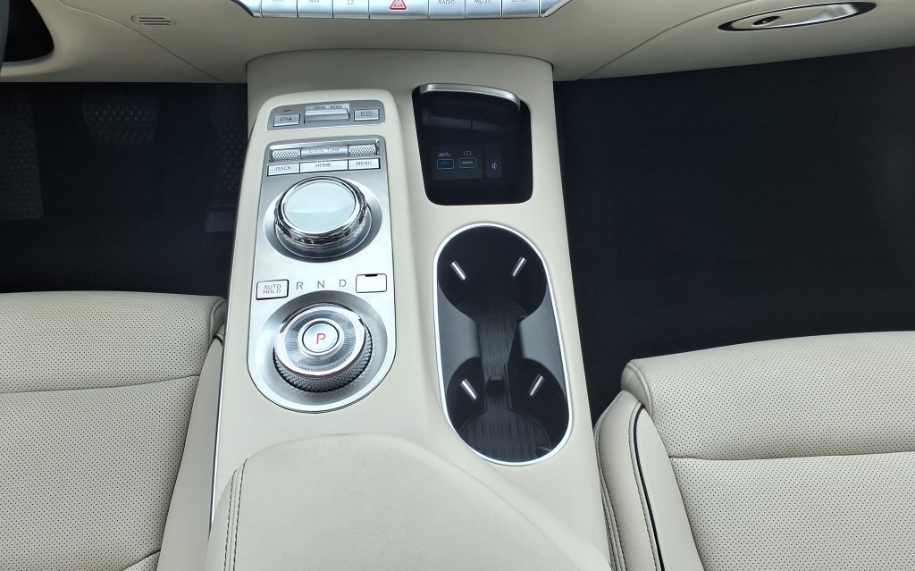Used 2024 Genesis GV70 2.5T w/ Advanced Package AWD/4WD image 30