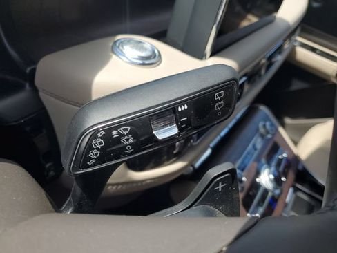 Certified 2023 Lincoln Aviator Reserve w/ Equipment Group 201A AWD/4WD image 17