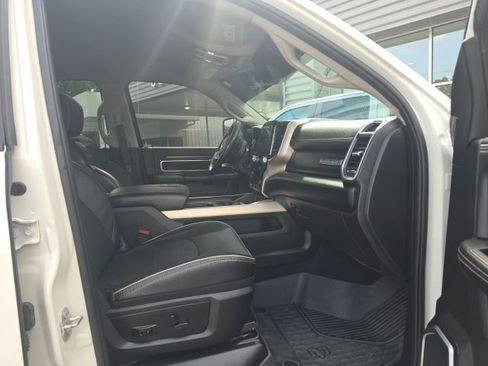 Used 2024 RAM 3500 Laramie AWD/4WD image 4