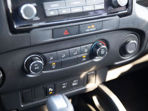 Used 2023 Nissan Frontier SV w/ Midnight Edition Package image 16