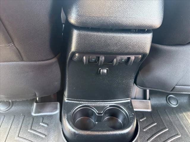 Used 2018 Jeep Wrangler Unlimited Sahara w/ Connectivity Group AWD/4WD image 18