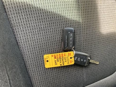 Used 2019 Hyundai Santa Fe SE image 33