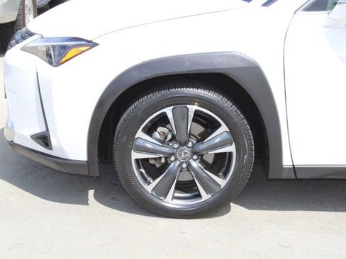 Used 2023 Lexus UX 250h FWD image 4