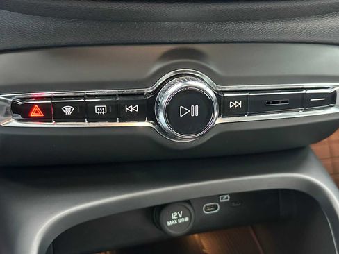 Certified 2023 Volvo XC40 Recharge Ultimate w/ Protection Package Premier image 29