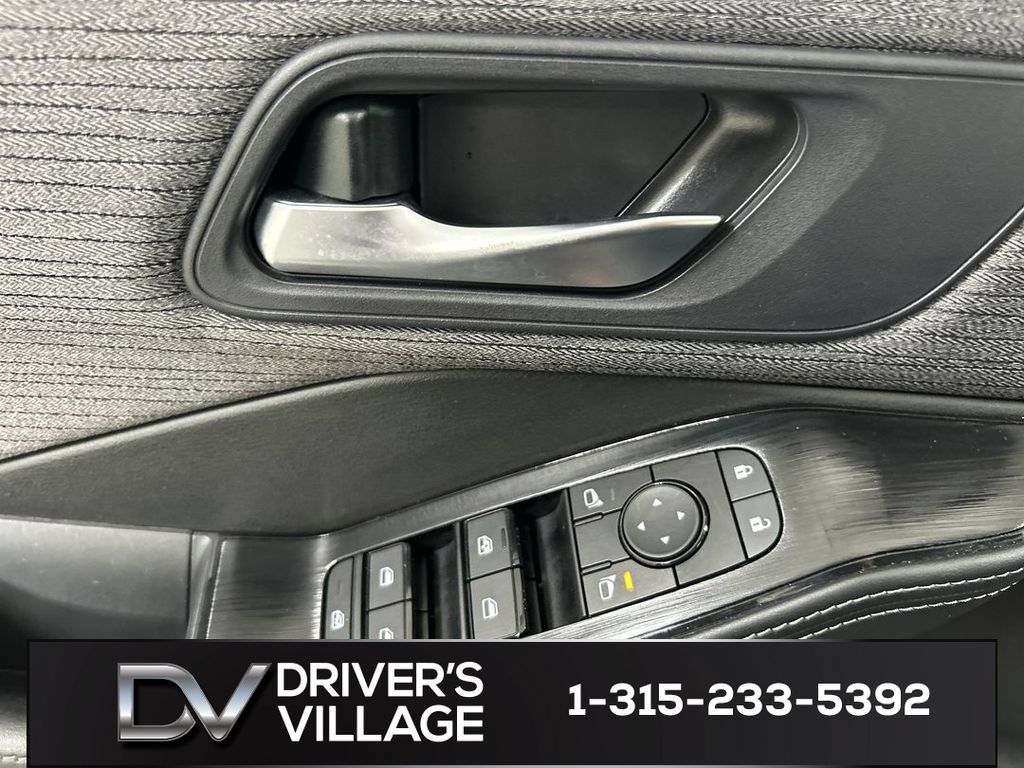 Used 2023 Nissan Rogue SV AWD/4WD image 11