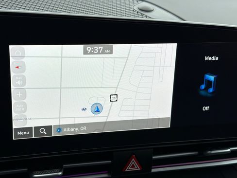 Used 2025 Hyundai Elantra SEL FWD image 17