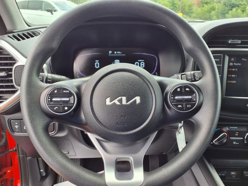 Used 2023 Kia Soul LX image 12