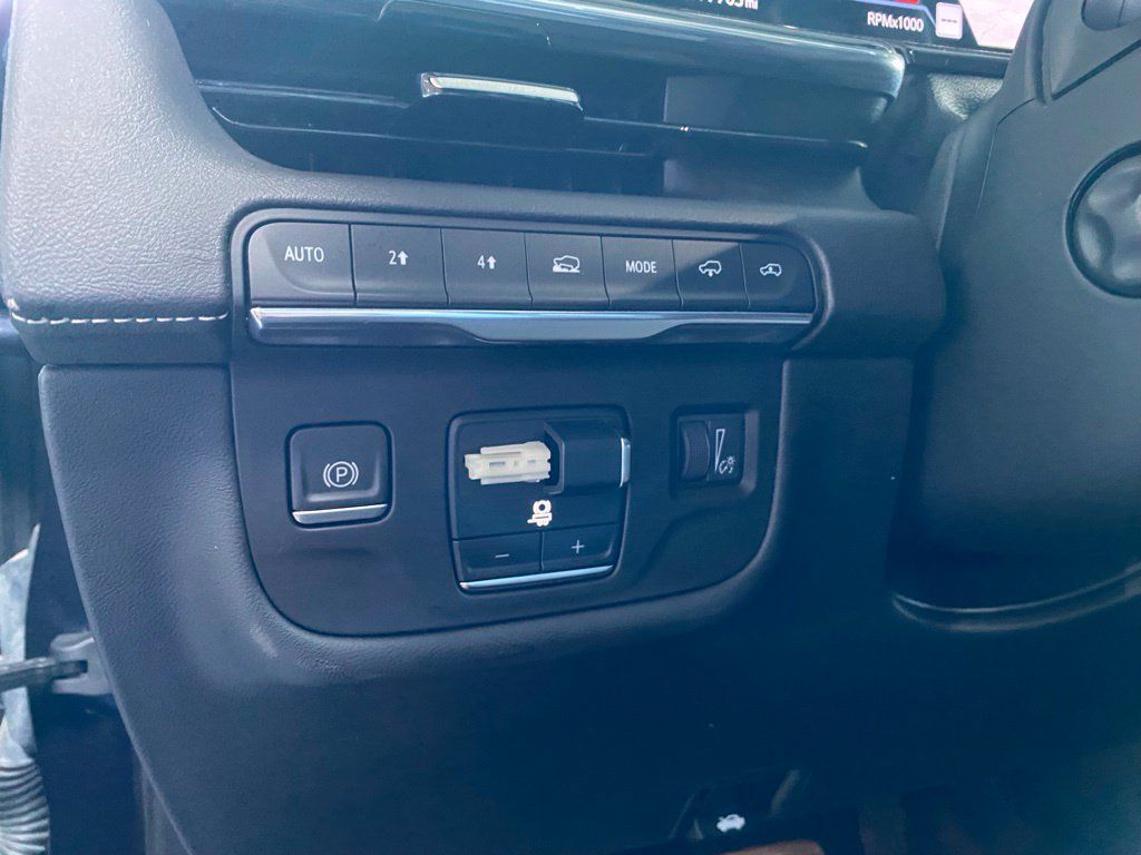 Used 2022 Cadillac Escalade Sport w/ Touring Package AWD/4WD image 18
