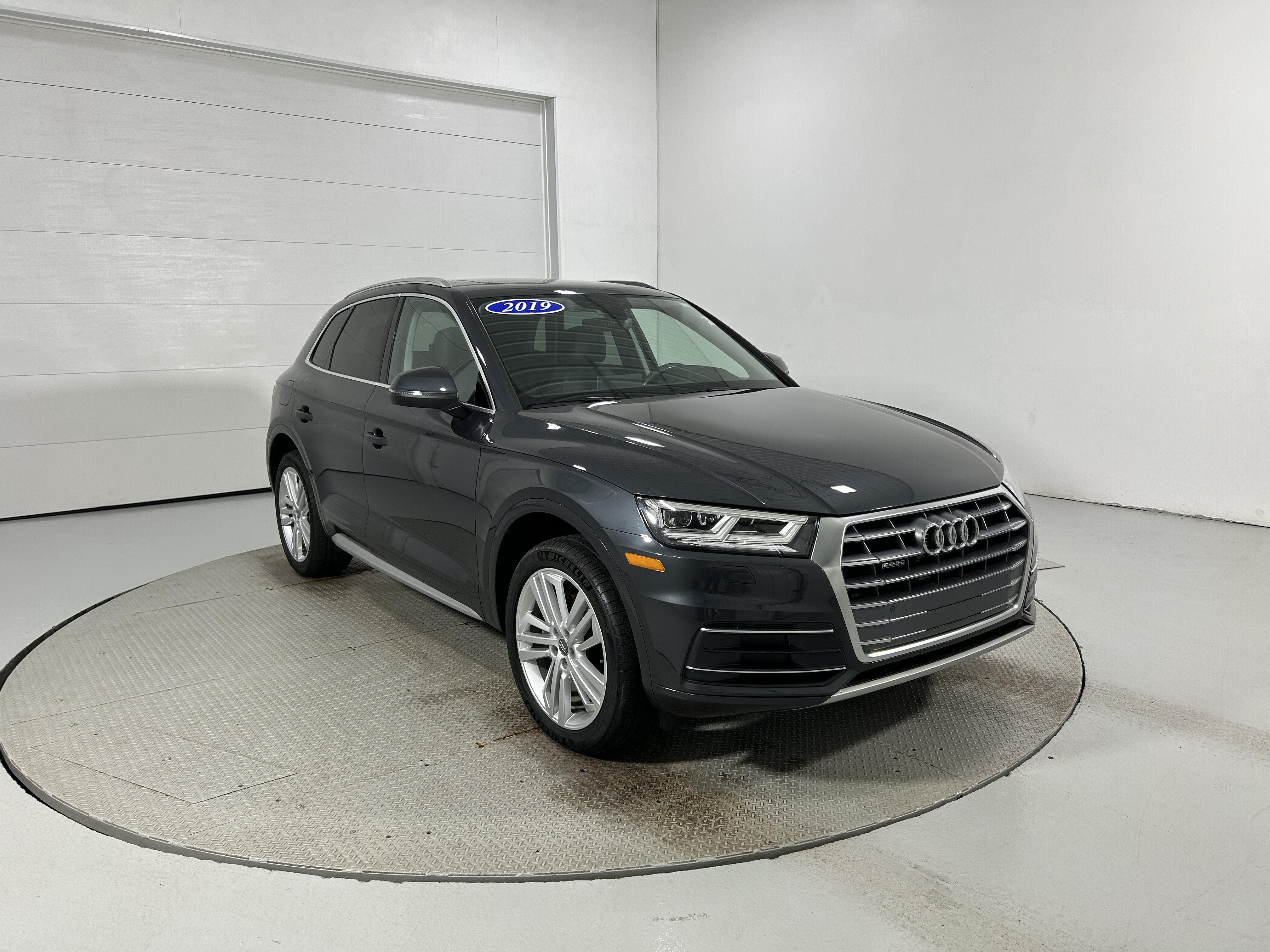 Used 2019 Audi Q5 2.0T Premium Plus w/ Premium Plus Package AWD/4WD image 2