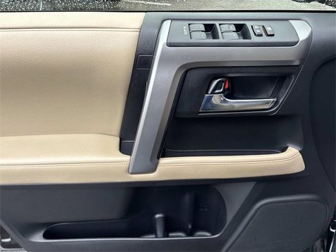 Used 2016 Toyota 4Runner SR5 Premium image 24