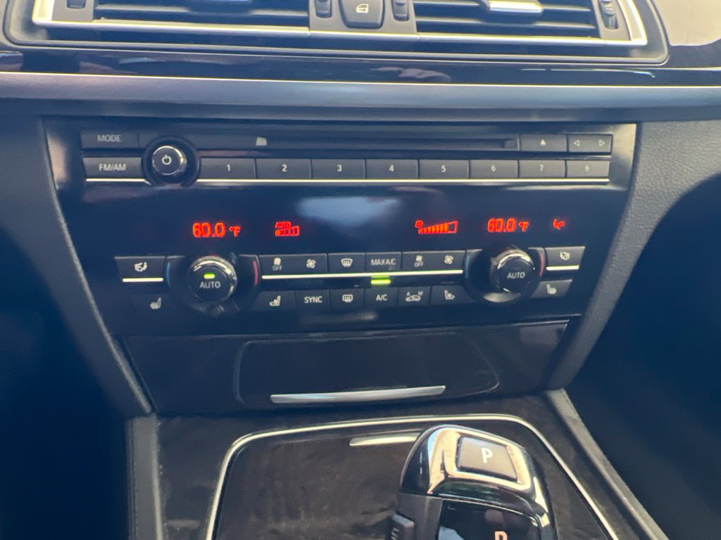 Used 2015 BMW 750Li xDrive AWD/4WD image 51
