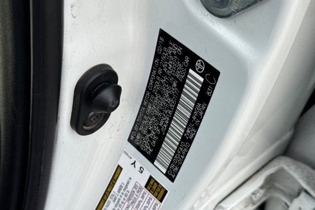 Used 2018 Toyota Prius Three FWD image 32
