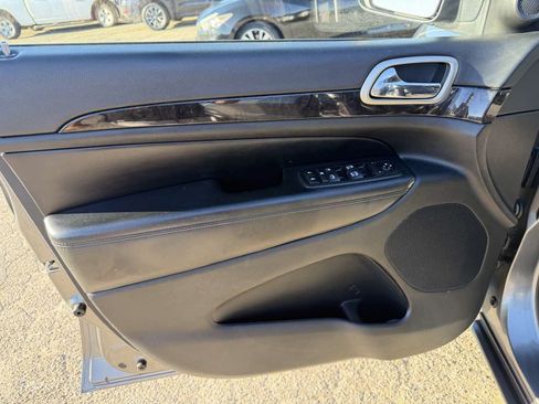 Used 2012 Jeep Grand Cherokee Laredo RWD image 8