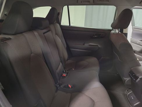 Used 2023 Toyota Highlander L image 21