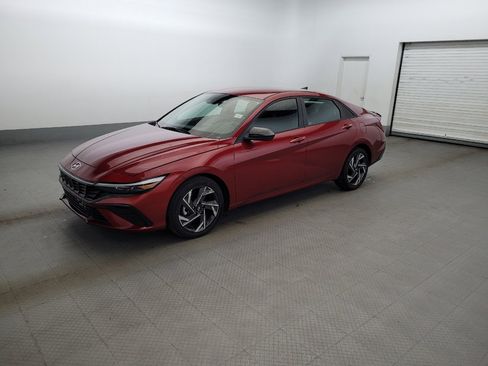 Used 2025 Hyundai Elantra Sport FWD image 2