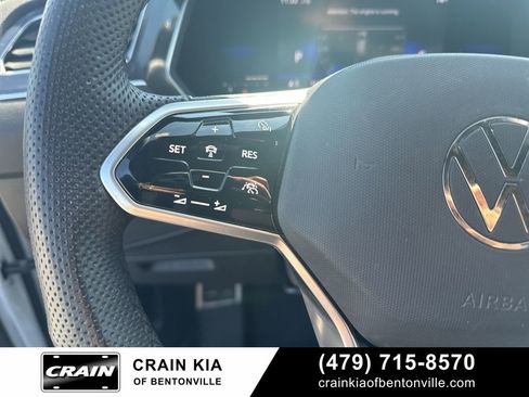 Used 2022 Volkswagen Tiguan SE R-Line image 29