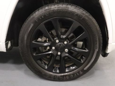 Used 2020 Jeep Grand Cherokee Altitude AWD/4WD image 29