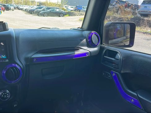 Used 2016 Jeep Wrangler Unlimited Sahara image 25